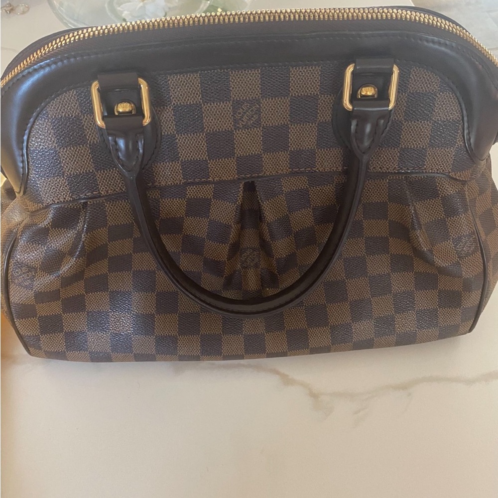 Louis Vuitton Red Interior with Brown Label (Demier Ebene Trevi PM Tote)